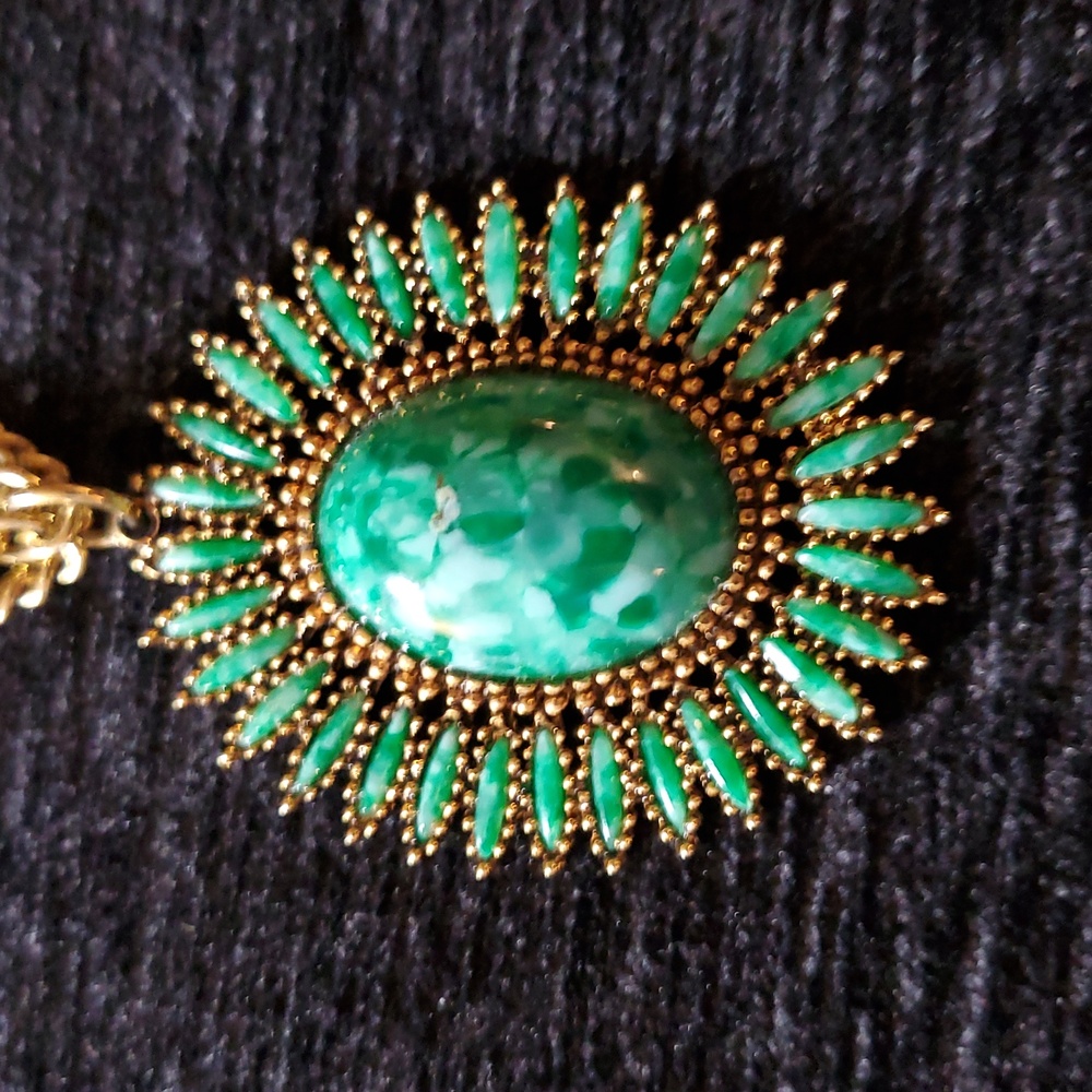 Vintage CELEBRITY Gold DOUBLE CHAIN Green SUNBURST FAUX JADE Necklace - Picture 3 of 8